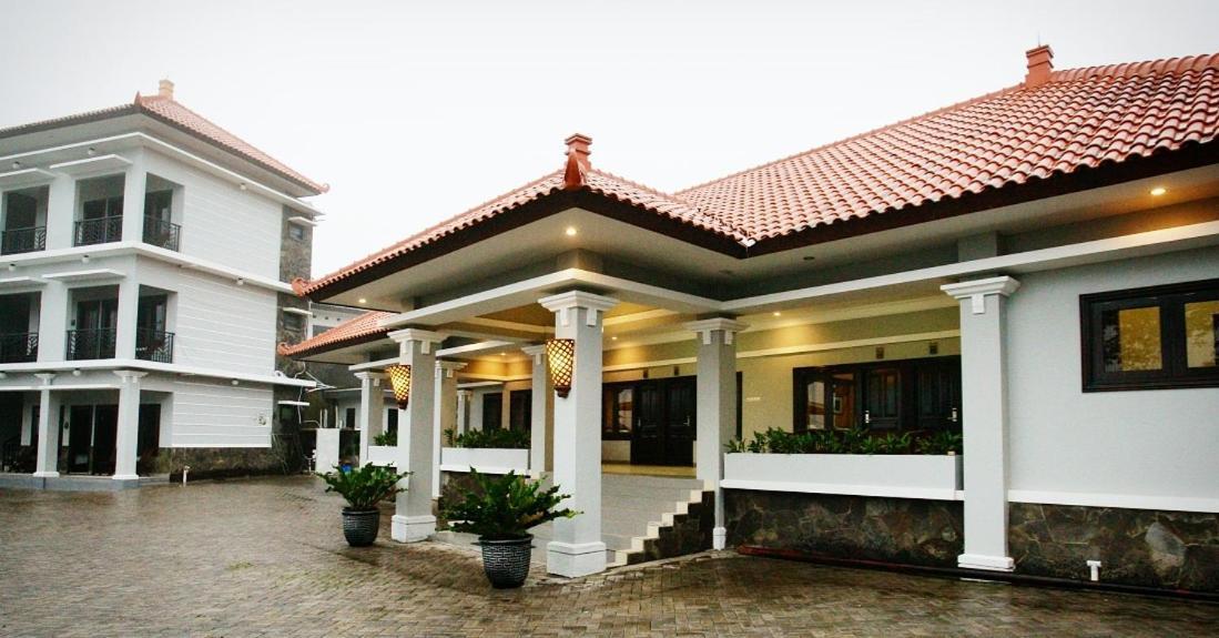 Avila Ketapan Rame Hotel Prigen Exterior photo