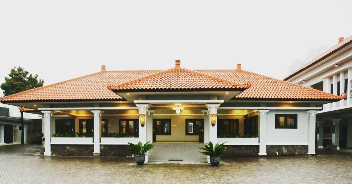 Avila Ketapan Rame Hotel Prigen Exterior photo