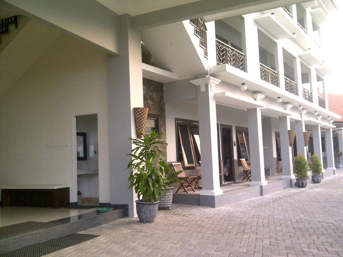 Avila Ketapan Rame Hotel Prigen Exterior photo