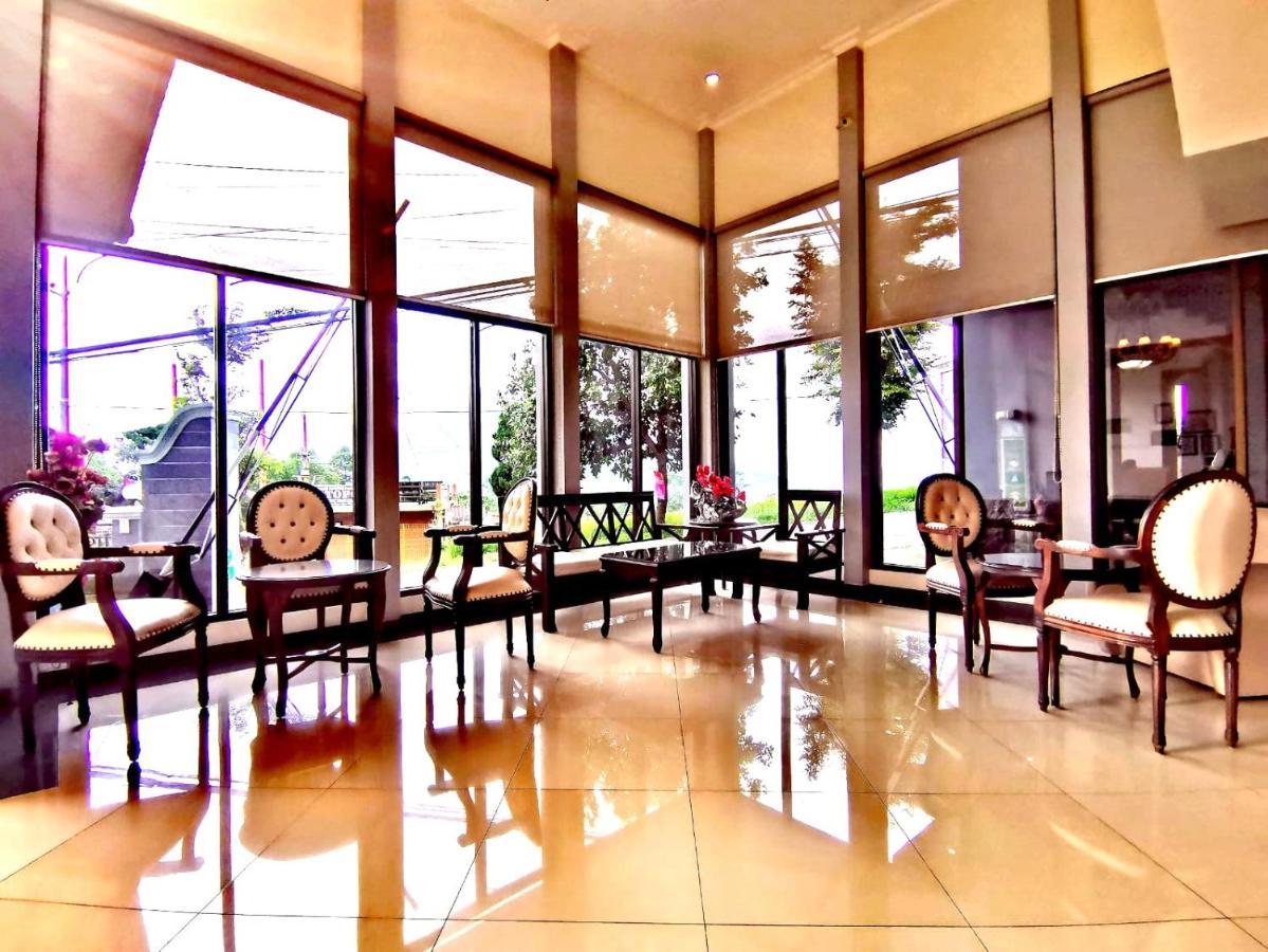 Avila Ketapan Rame Hotel Prigen Exterior photo